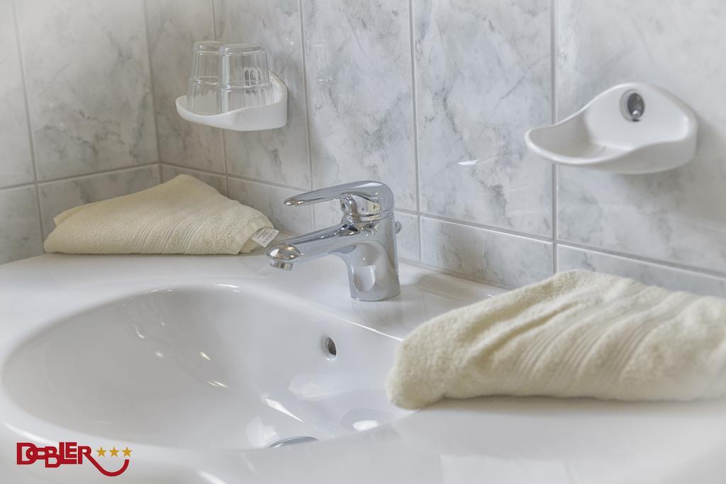 Ferienhotel Dobler Weissenbach am Lech Quarto foto